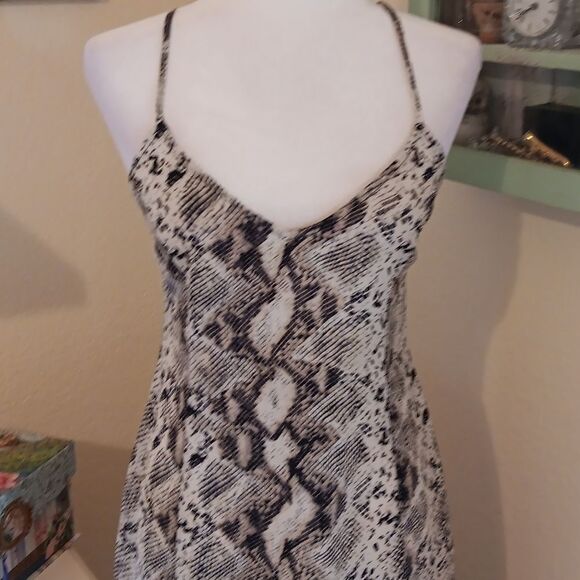 Kendall &Kylie Snake Print Midi Dress - Picture 2 of 11
